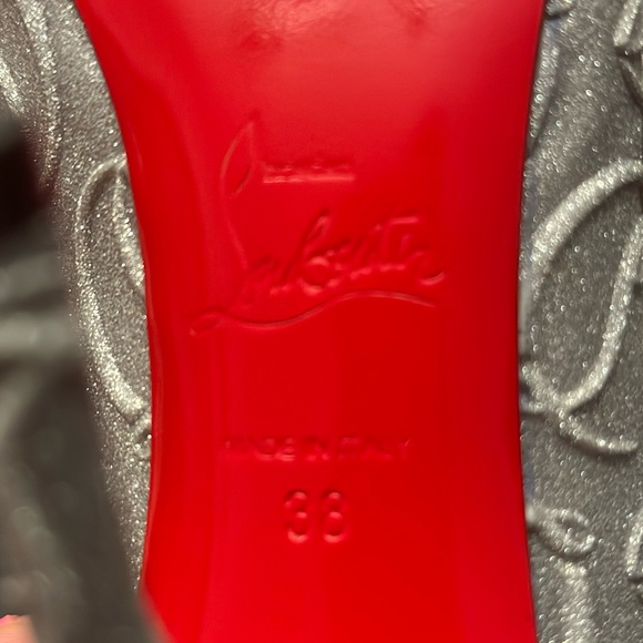 🌺 Authentic CHRISTIAN LOUBOUTIN 👠🌺Hot Chick Logo Silver Pumps  Size 7.5 - Picture 12 of 13